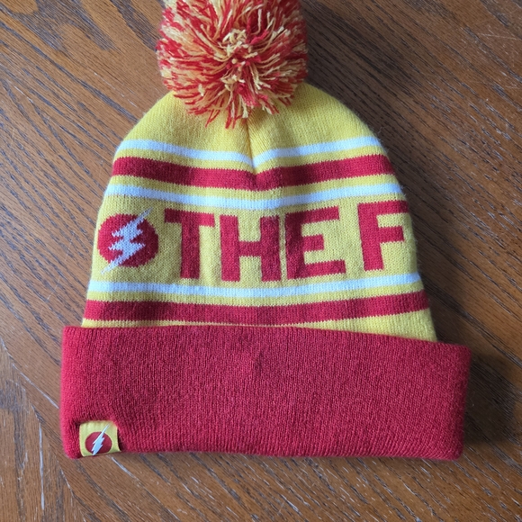 DC Comics Red Knit Accessory - Picture 1 of 4